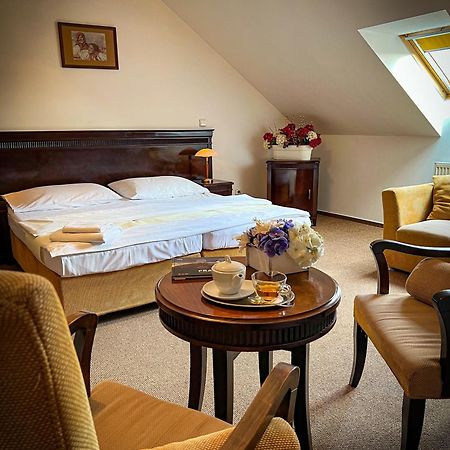 Hotel U Zeleneho Stromu Nepomuk Bagian luar foto