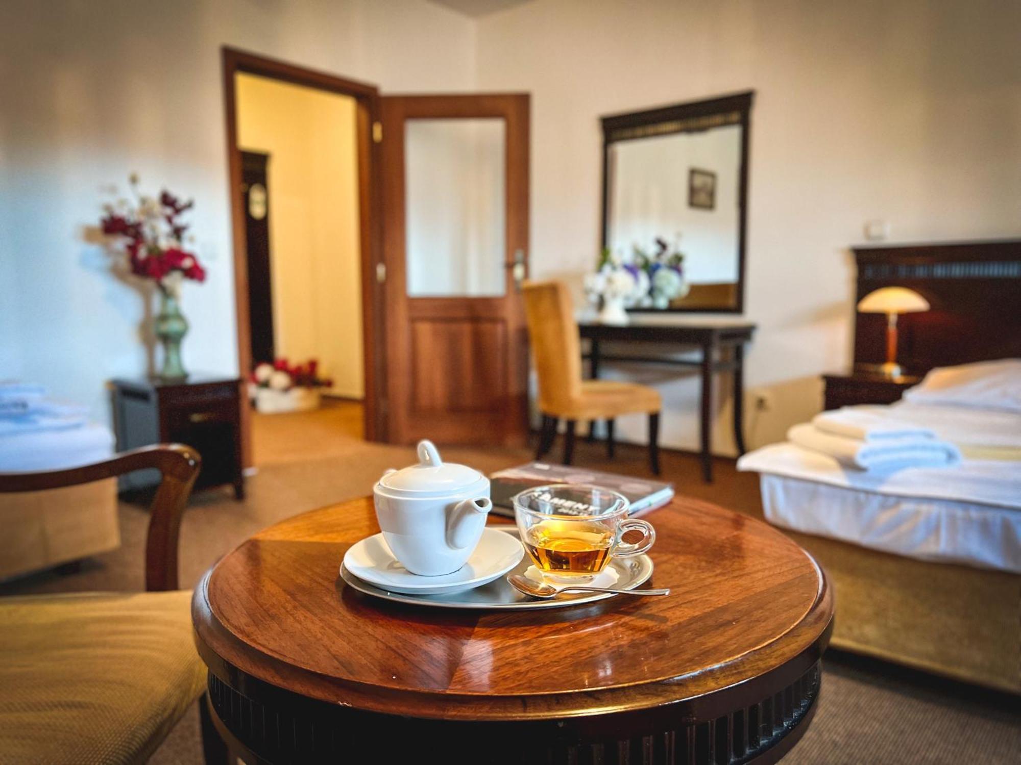 Hotel U Zeleneho Stromu Nepomuk Bagian luar foto