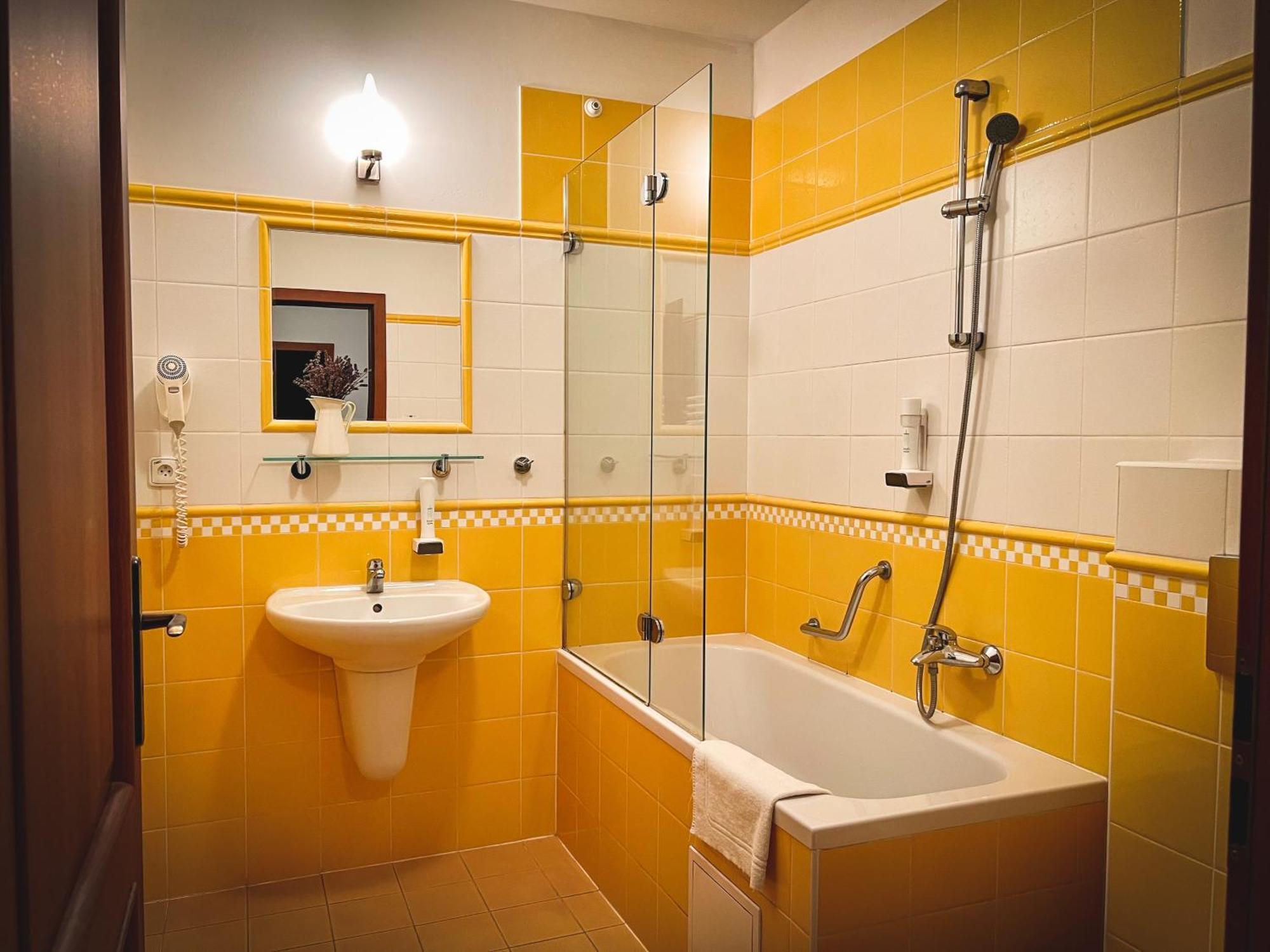 Hotel U Zeleneho Stromu Nepomuk Bagian luar foto