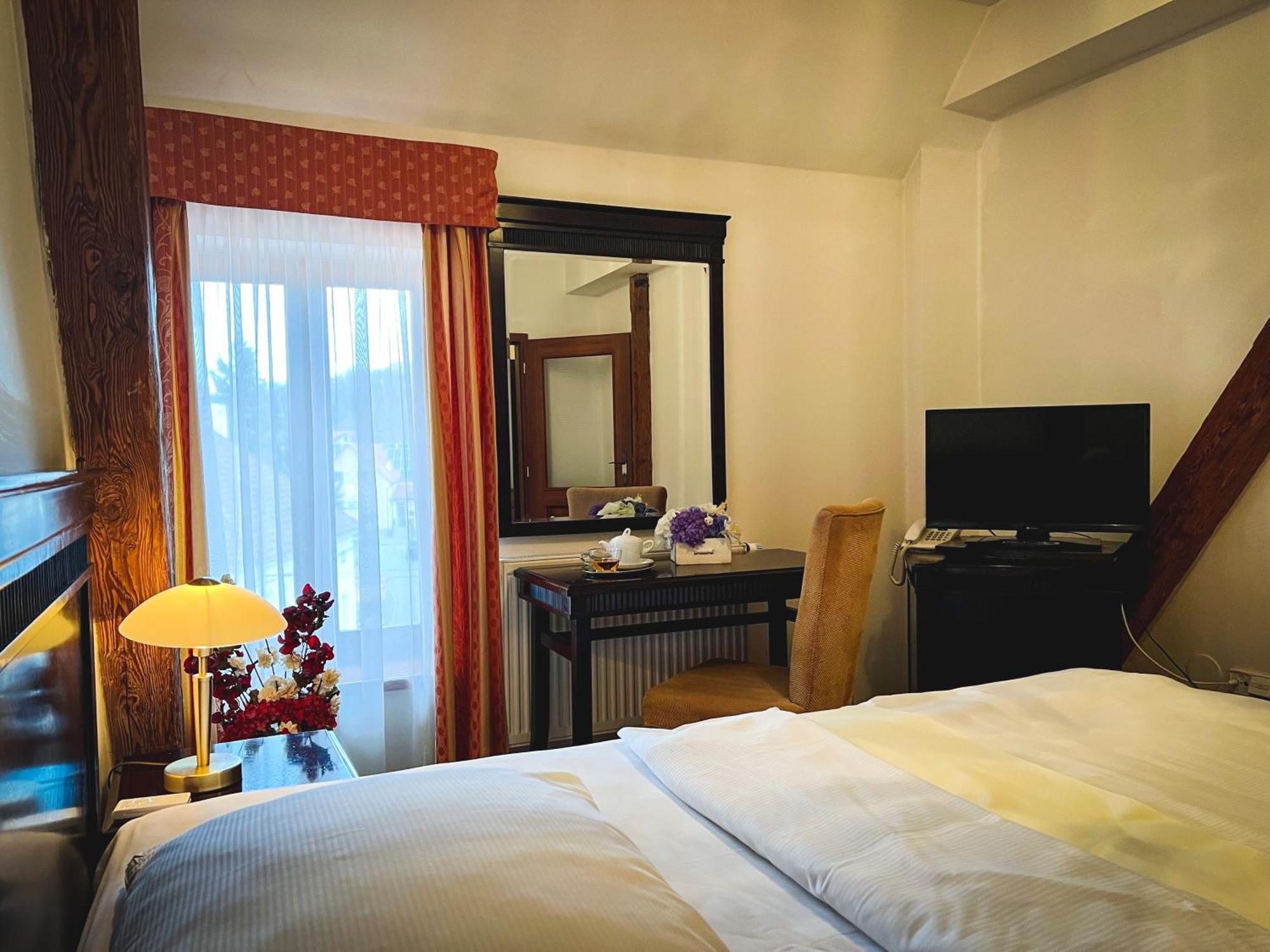 Hotel U Zeleneho Stromu Nepomuk Bagian luar foto