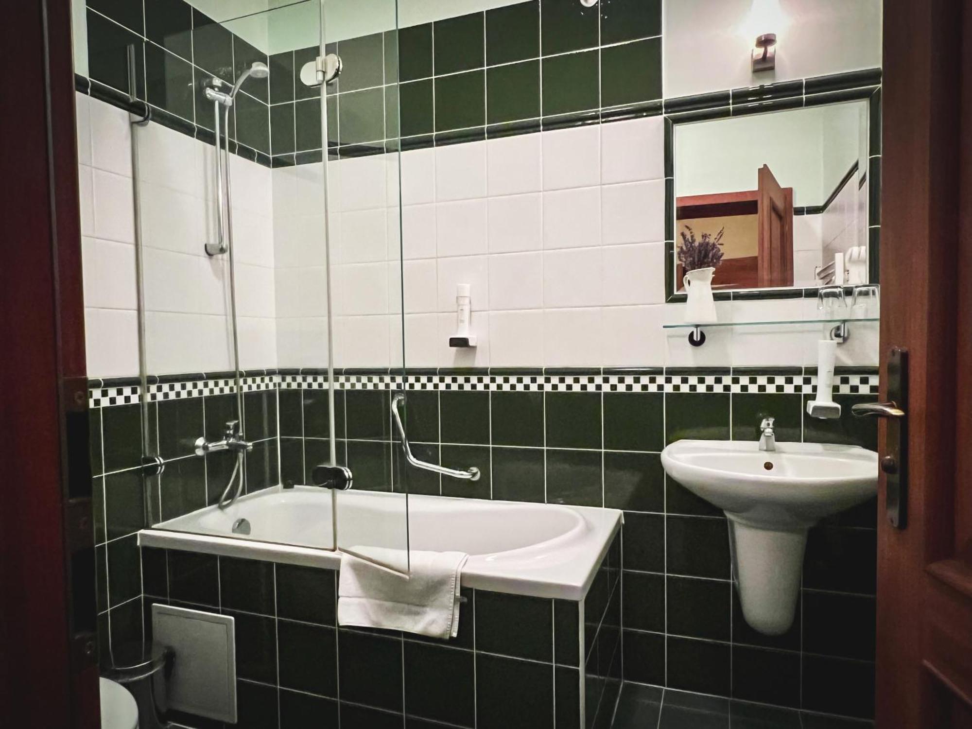 Hotel U Zeleneho Stromu Nepomuk Bagian luar foto