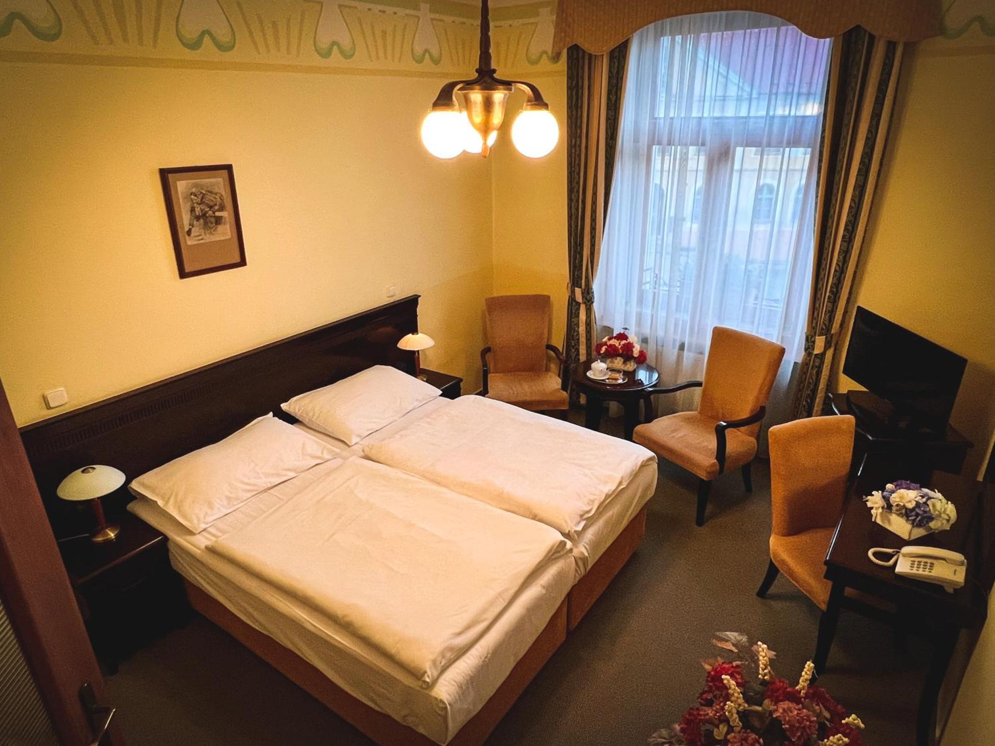 Hotel U Zeleneho Stromu Nepomuk Bagian luar foto