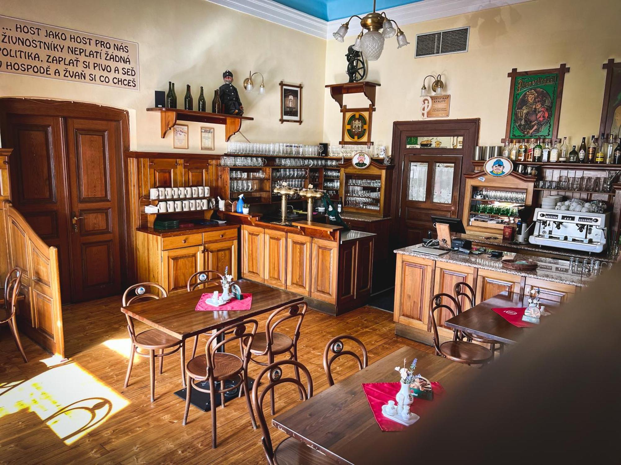 Hotel U Zeleneho Stromu Nepomuk Bagian luar foto