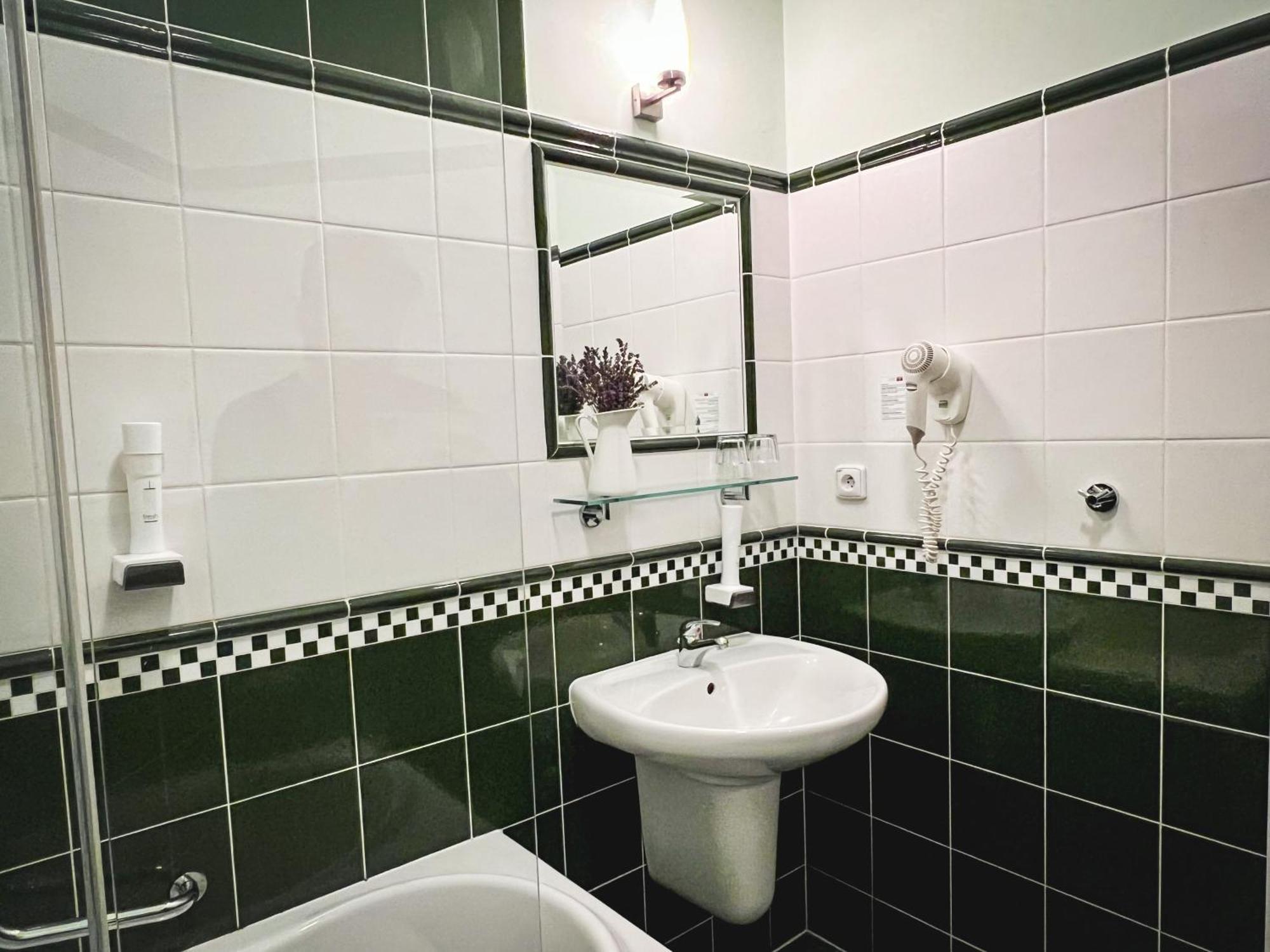 Hotel U Zeleneho Stromu Nepomuk Bagian luar foto