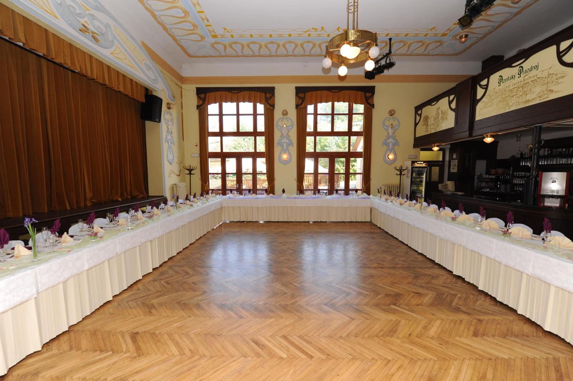 Hotel U Zeleneho Stromu Nepomuk Bagian luar foto