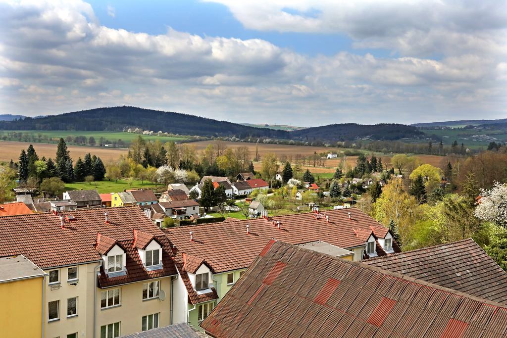 Hotel U Zeleneho Stromu Nepomuk Bagian luar foto