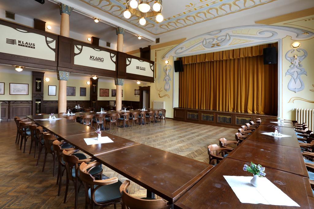 Hotel U Zeleneho Stromu Nepomuk Bagian luar foto
