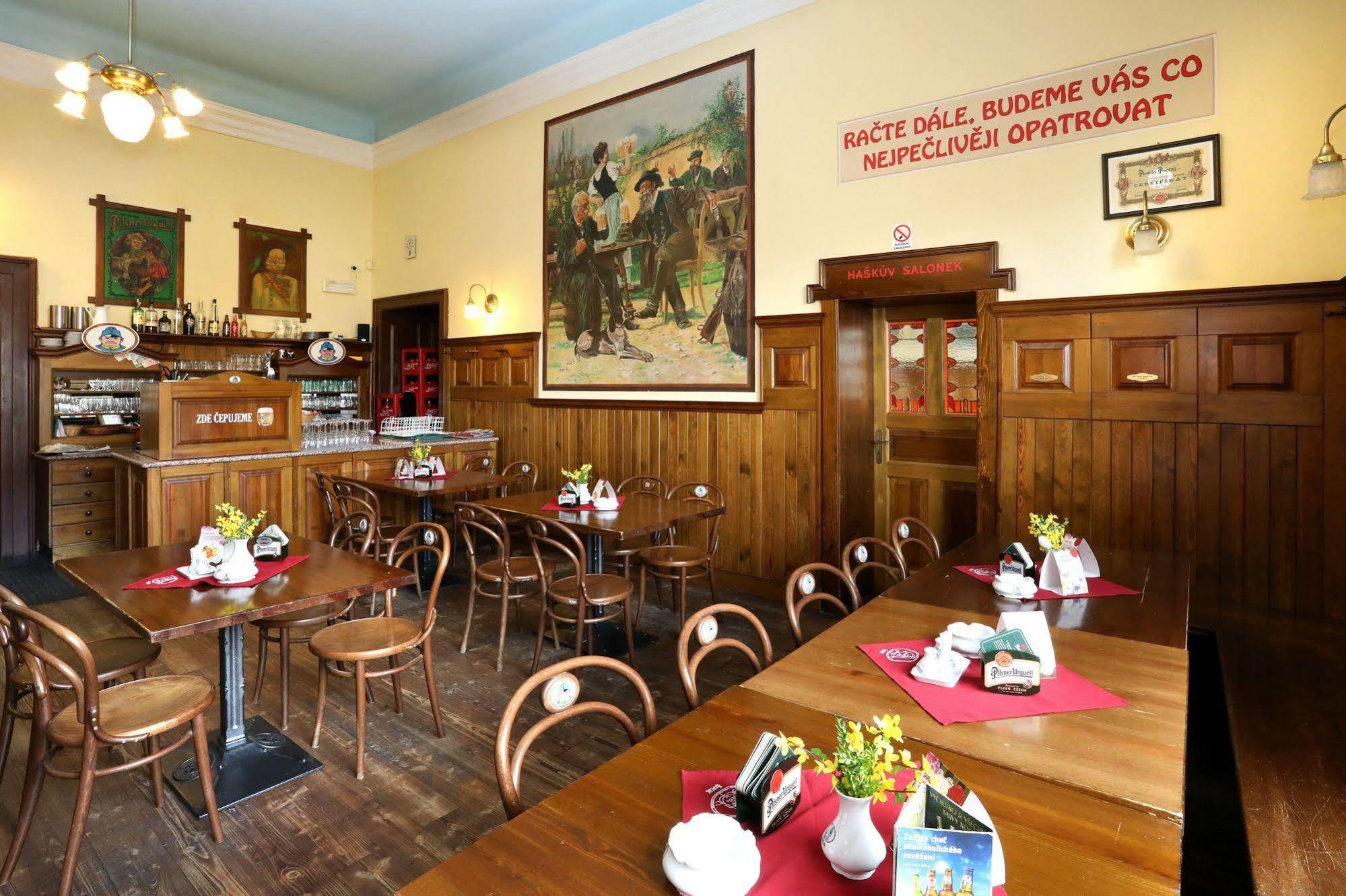 Hotel U Zeleneho Stromu Nepomuk Bagian luar foto