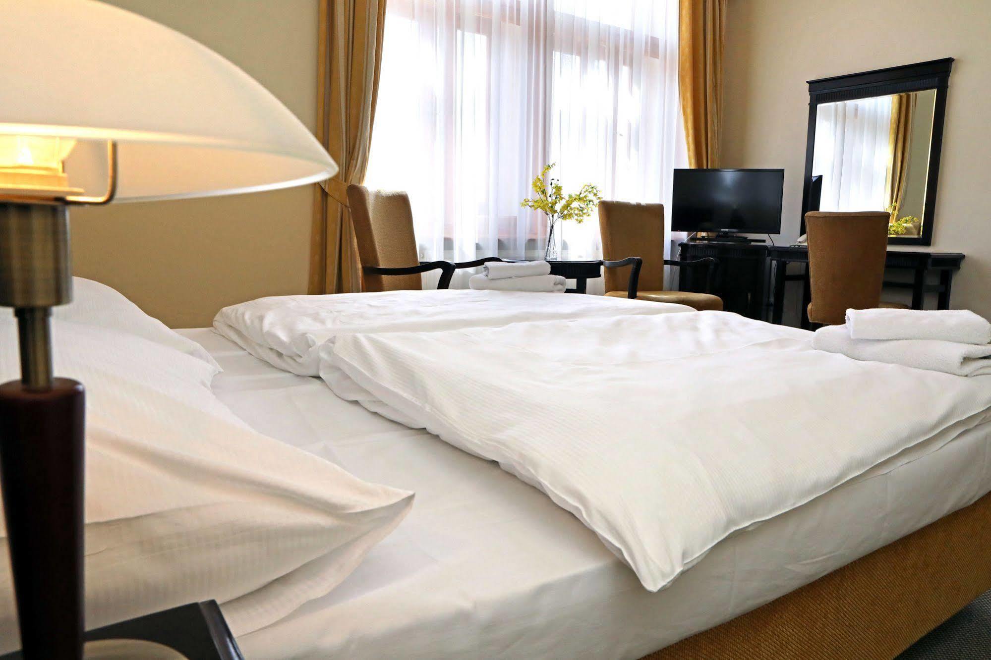 Hotel U Zeleneho Stromu Nepomuk Bagian luar foto